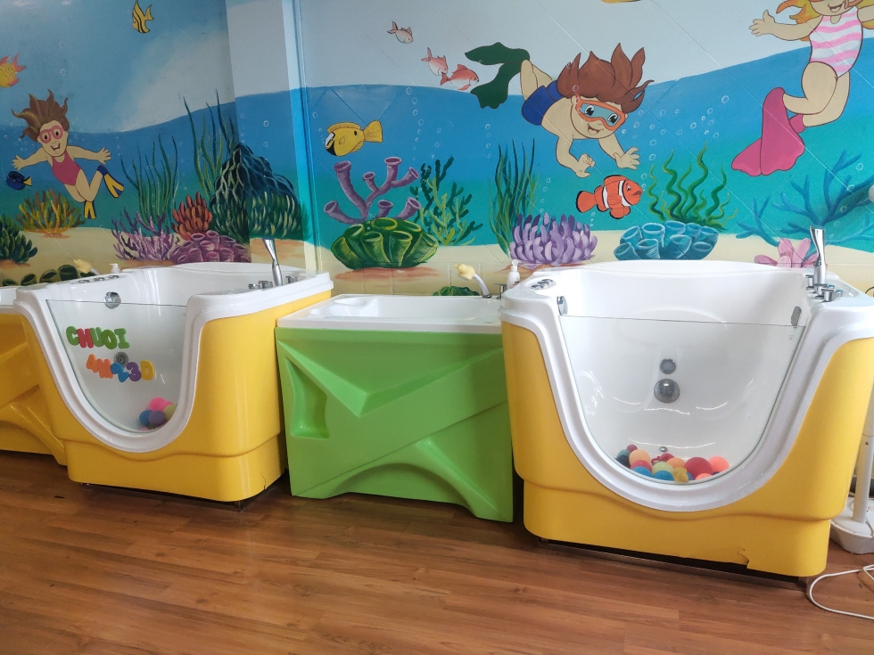 hồ bơi thủy liệu cho bé chất lượng